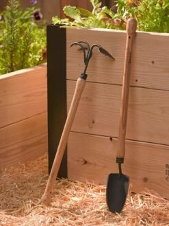 Front Page -Garden Care Shop 8587960 147 tif